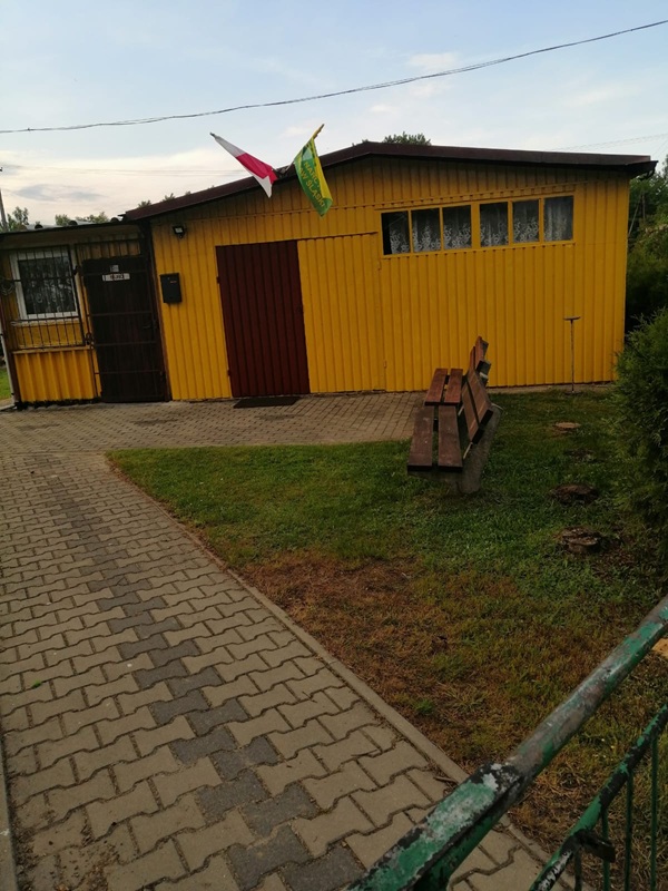 Odnowiony front Domu Działkowca